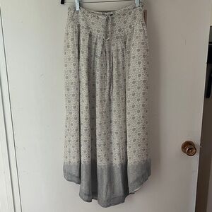 Club Monaco flowy midi length skirt with pockets size 4